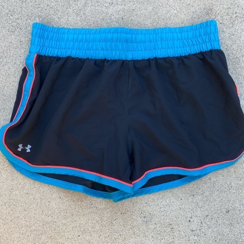 Women's Under Armour Black Solid Semi-Fitted Shorts M Heat Active Stretch Tennis